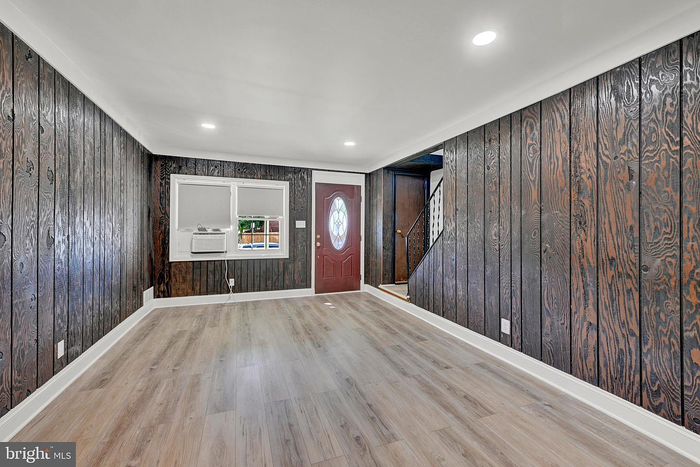 7500 Rabon Ave - Photo 4 of 20