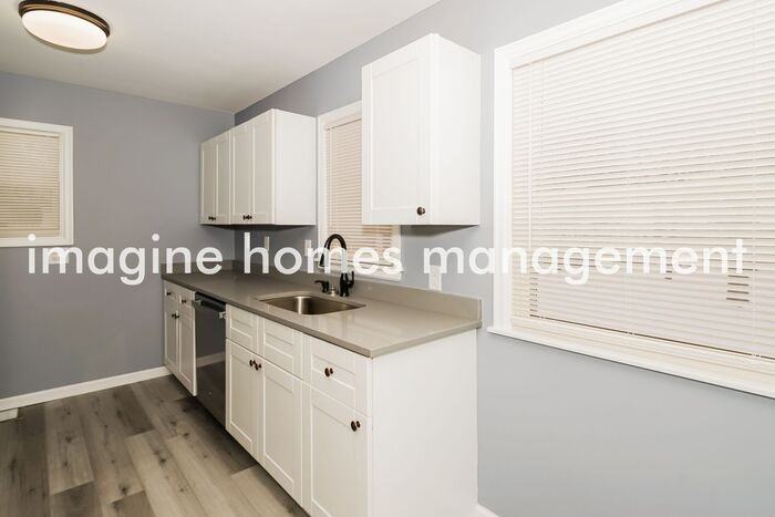 3826 Yates Ave N - Photo 5 of 18