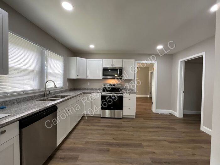 801 Bostian Ave - Photo 5 of 17