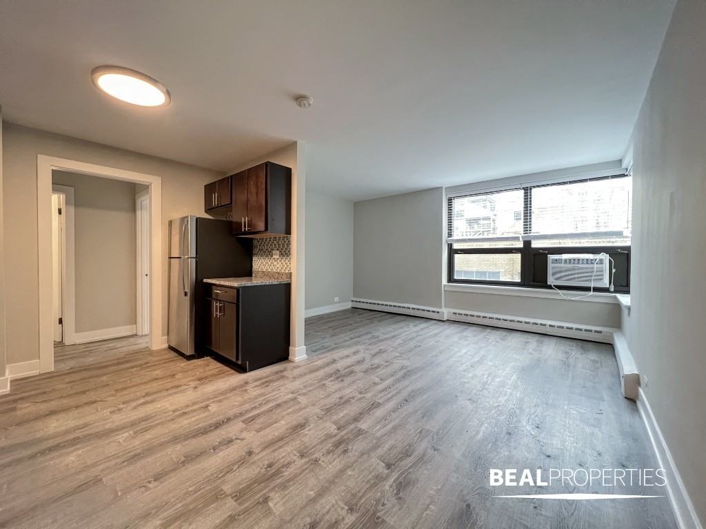 445 W Wellington Ave