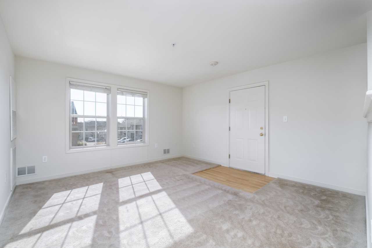 214 Daltrey Ct - Photo 5 of 15