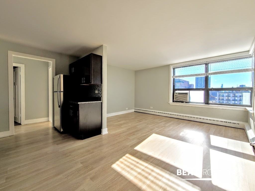 445 W Wellington Ave