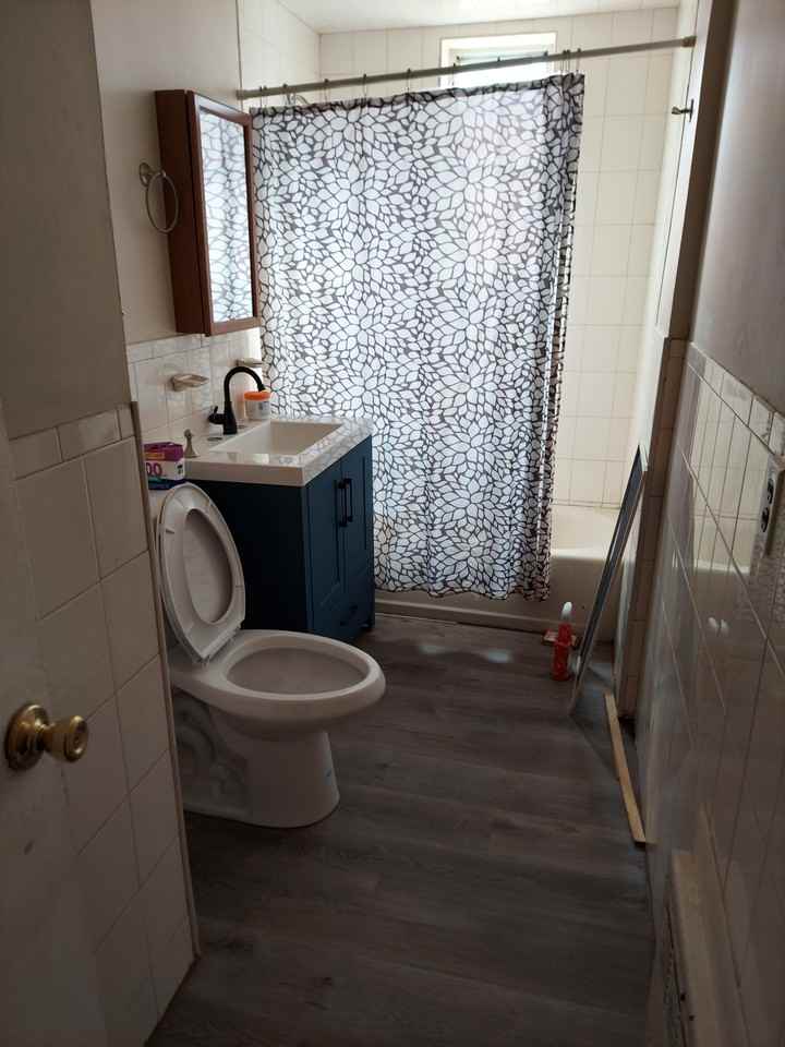 2117 W 11th St #2nd - Photo 5 of 9