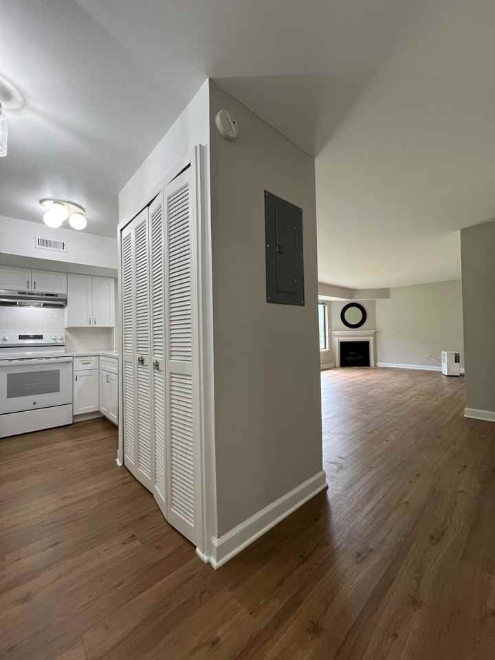 225 Briarcrest Dr #202 - Photo 3 of 17