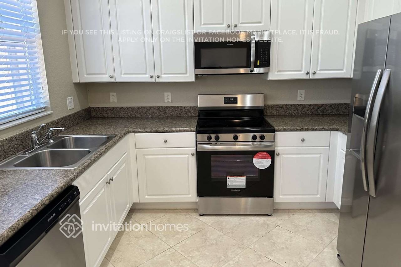 7866 Jewelwood Dr - Photo 5 of 17