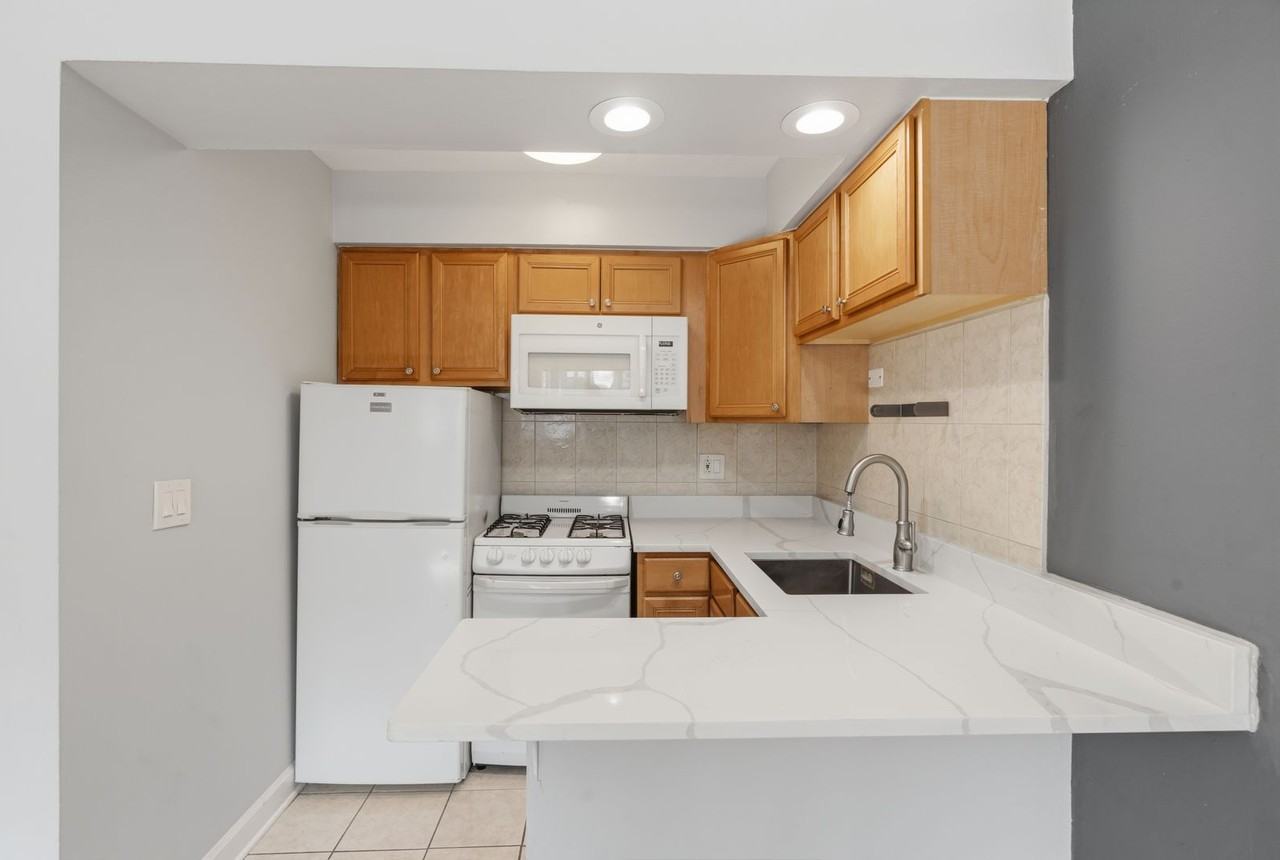 6758 N. Sheridan Rd. - Photo 5 of 30