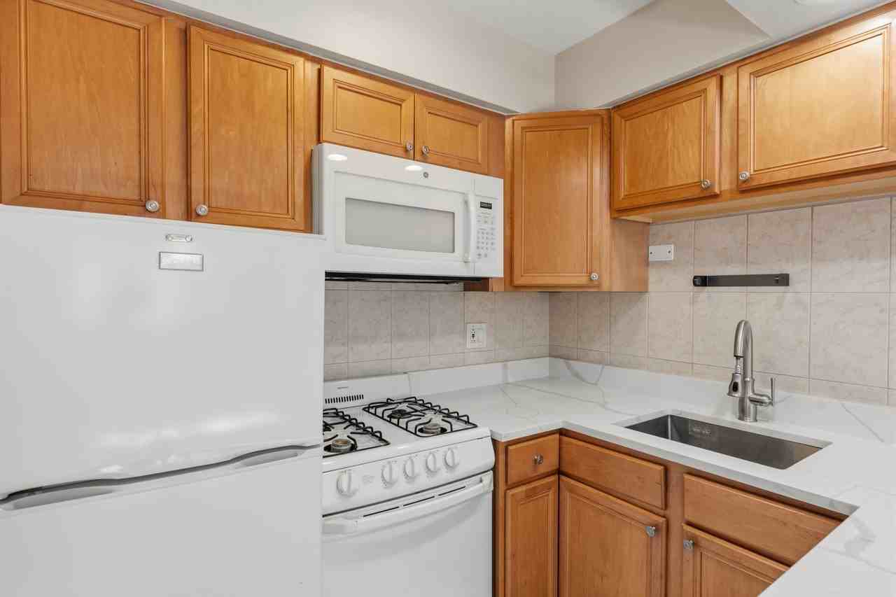 6758 N. Sheridan Rd. - Photo 6 of 30