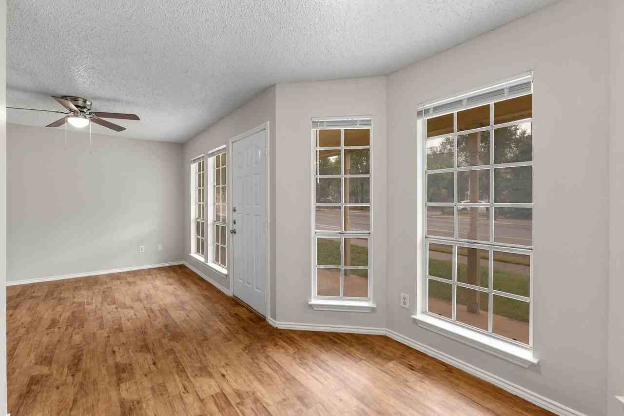 104 Mosscliff Cir #8 - Photo 4 of 16