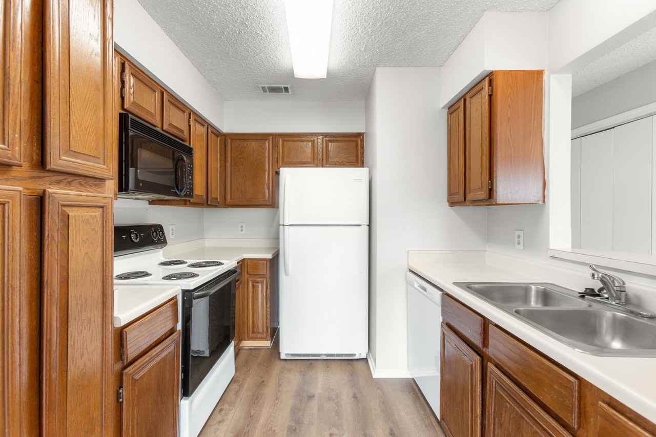 104 Mosscliff Cir #11 - Photo 2 of 14