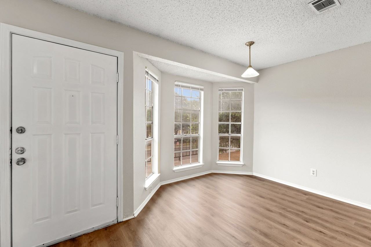 104 Mosscliff Cir #11 - Photo 4 of 14