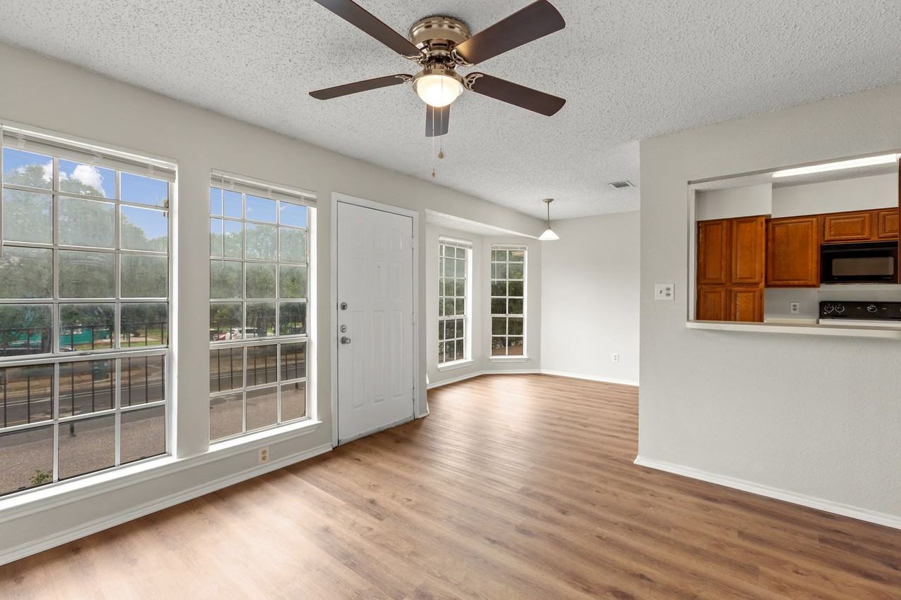 104 Mosscliff Cir #11 - Photo 6 of 14