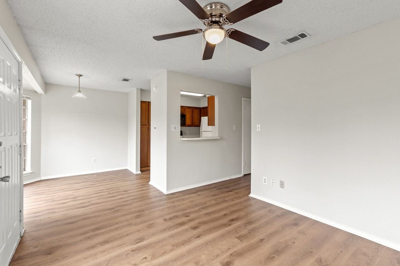 104 Mosscliff Cir #11 - Photo 7 of 14