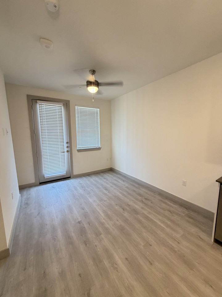 9501 El Centro DriveApt 310 #310 - Photo 5 of 26