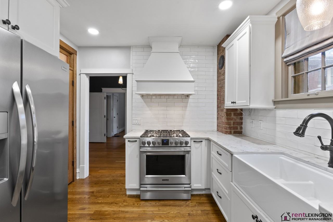 1041 Fontaine Rd #1 - Photo 3 of 33