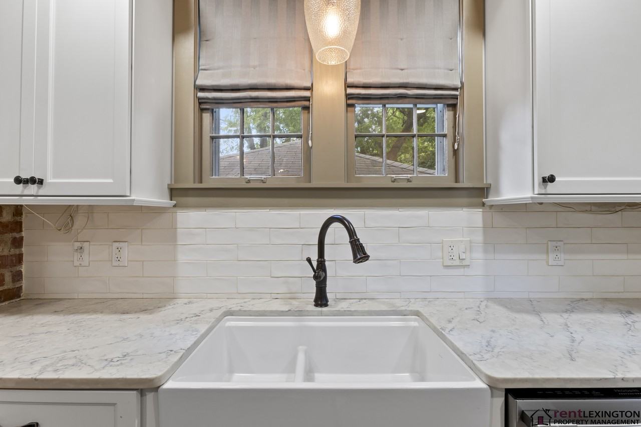 1041 Fontaine Rd #1 - Photo 4 of 33