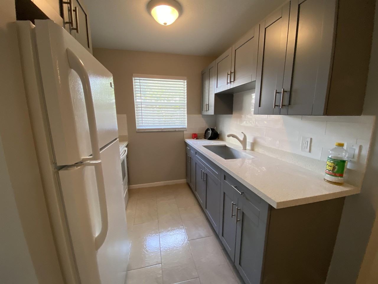715 N H St #1 - Photo 4 of 7