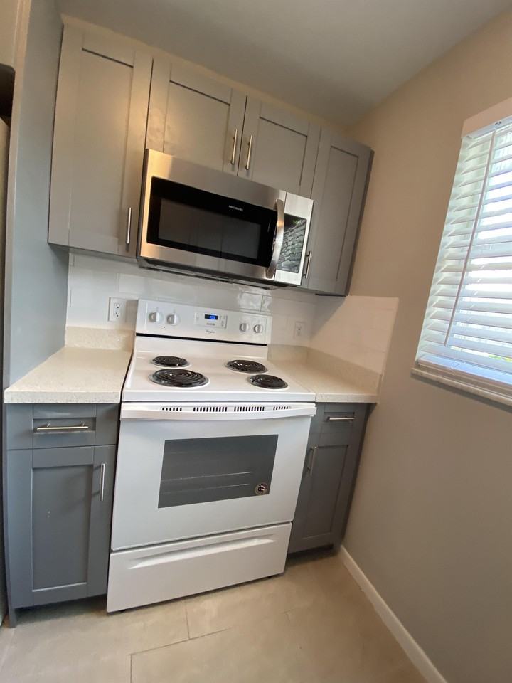 715 N H St #1 - Photo 5 of 7