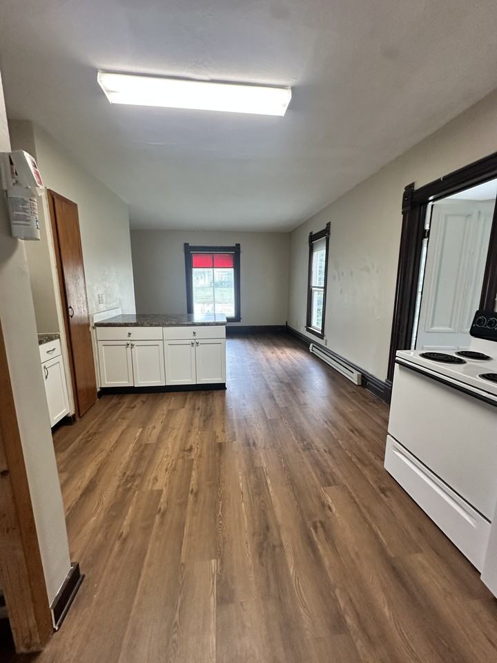 430 S 4th St #1 - Photo 4 of 13