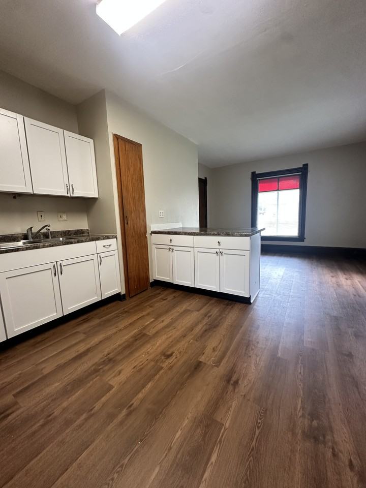 430 S 4th St #1 - Photo 6 of 13