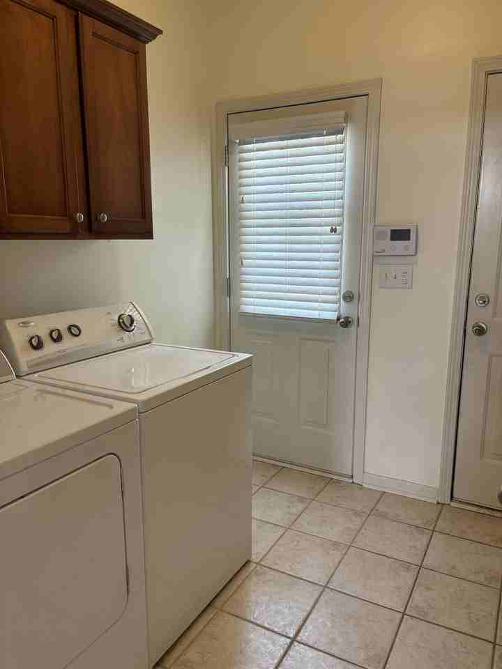 1371 Island Town Dr #1 - Photo 5 of 10