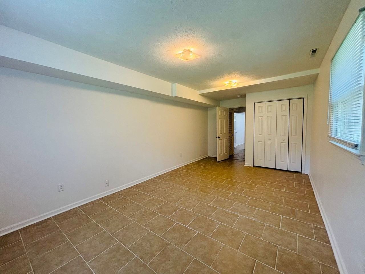 306 Woodbine Dr - Photo 2 of 28