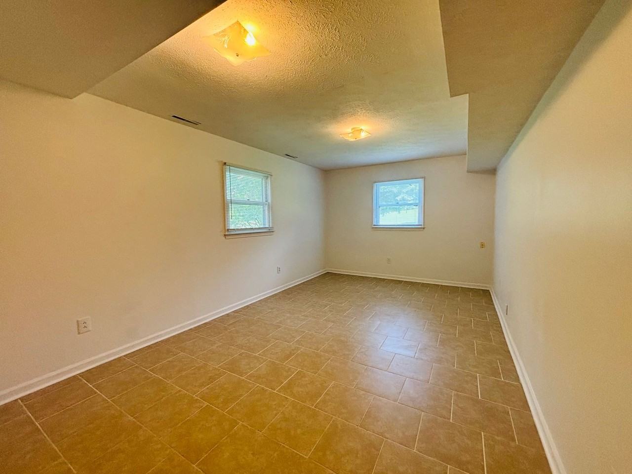 306 Woodbine Dr - Photo 3 of 28