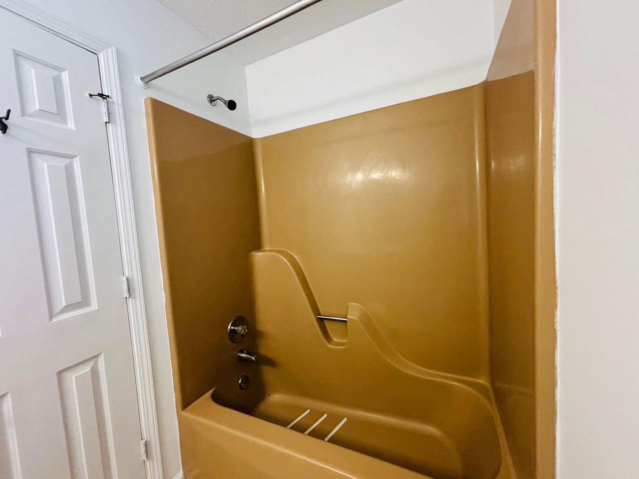 306 Woodbine Dr - Photo 4 of 28