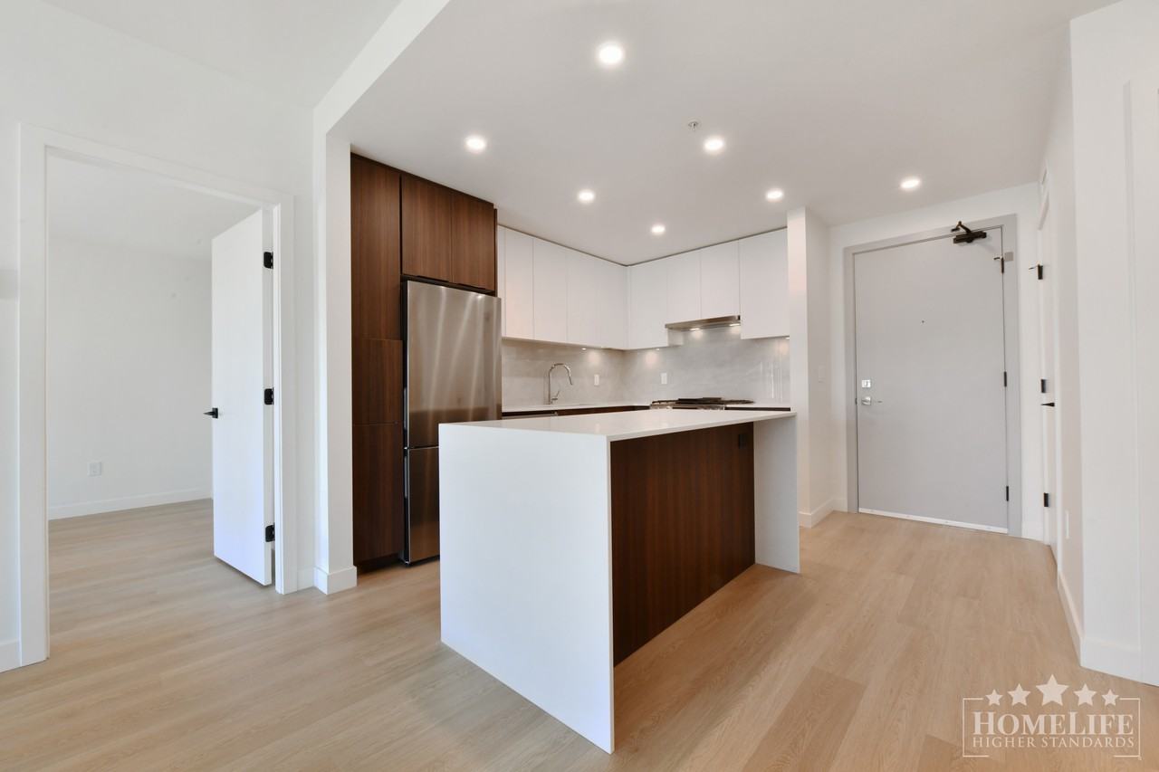 7980 206A St - Photo 3 of 34