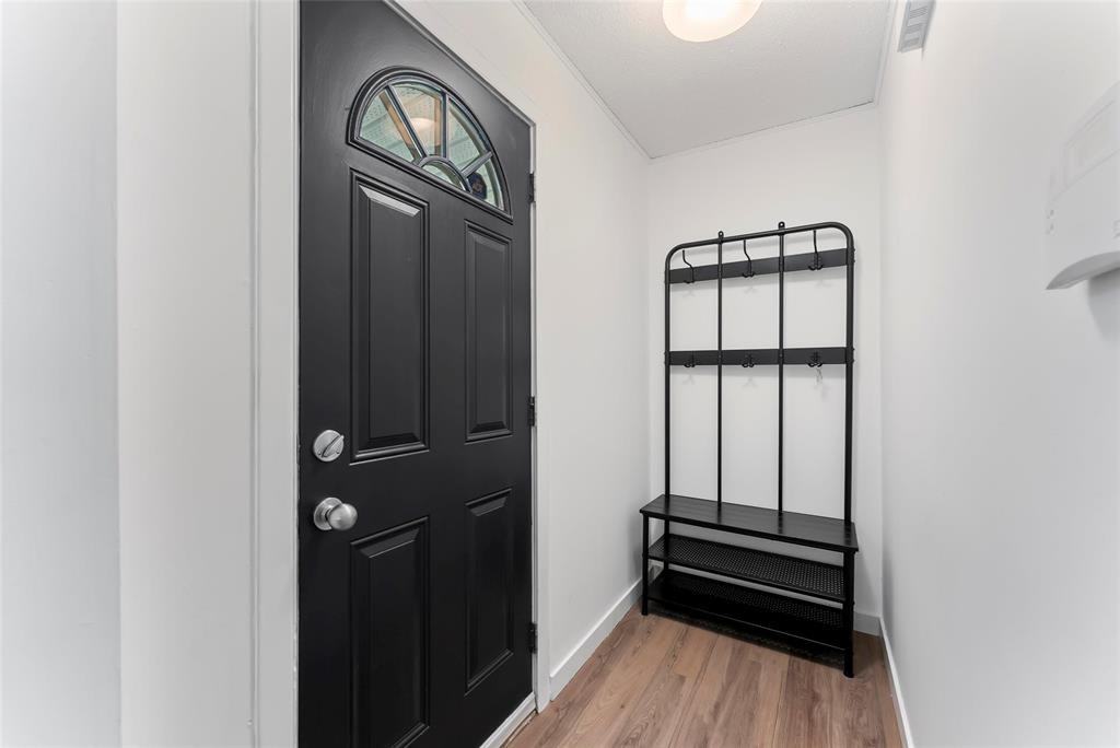 691 Jackson Ave - Photo 3 of 25