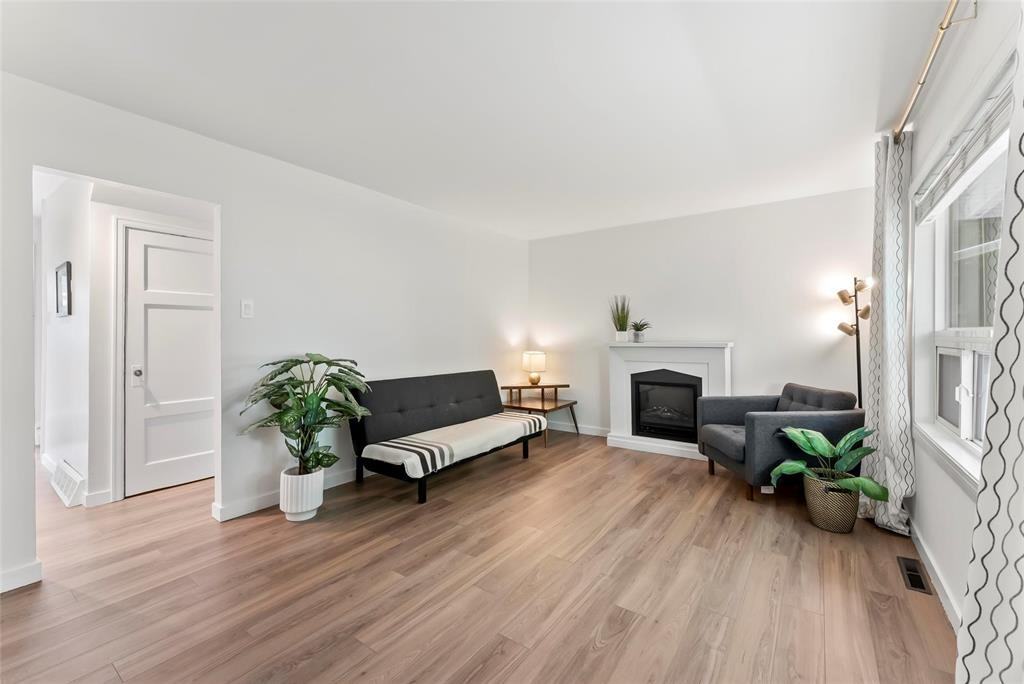 691 Jackson Ave - Photo 4 of 25