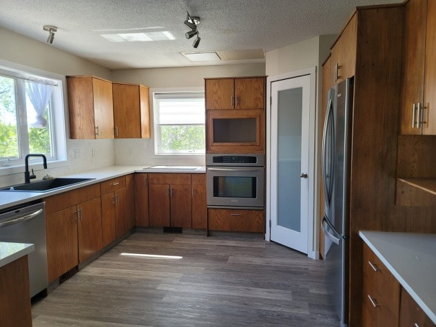 Gorgeous 2 Story Main Suite! Located in Sylvan! - Photo 2 of 20