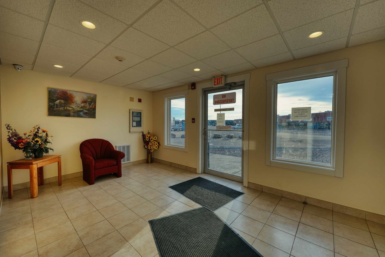 5623 54 St - Photo 6 of 28