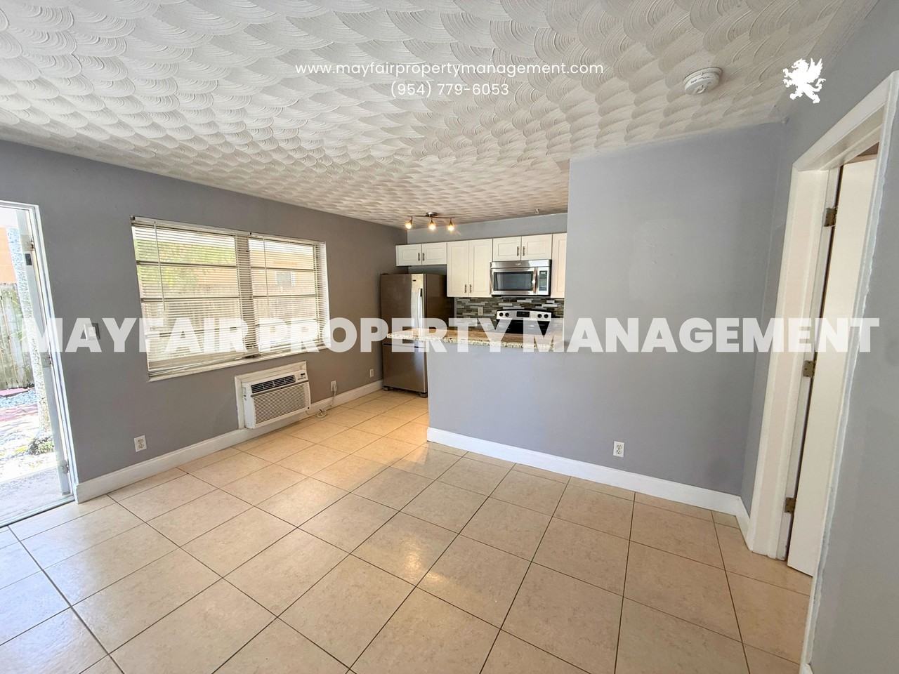 629 Ne 15th Ave #1 - Photo 3 of 17