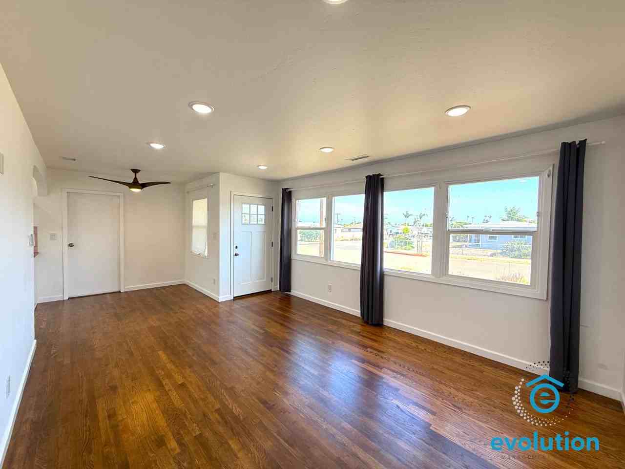 843 Grove Ave - Photo 3 of 11