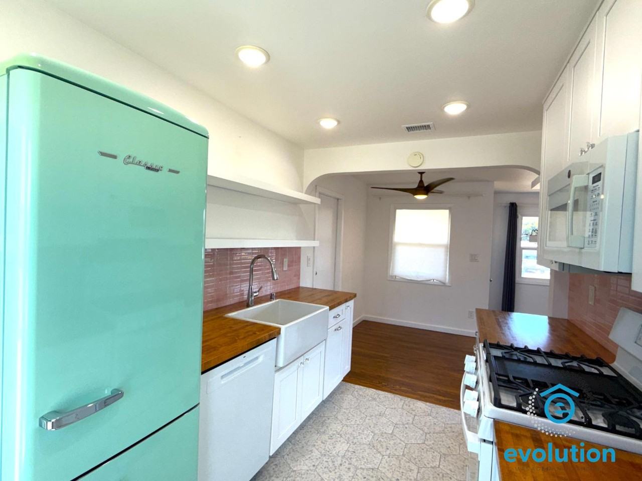 843 Grove Ave - Photo 7 of 11