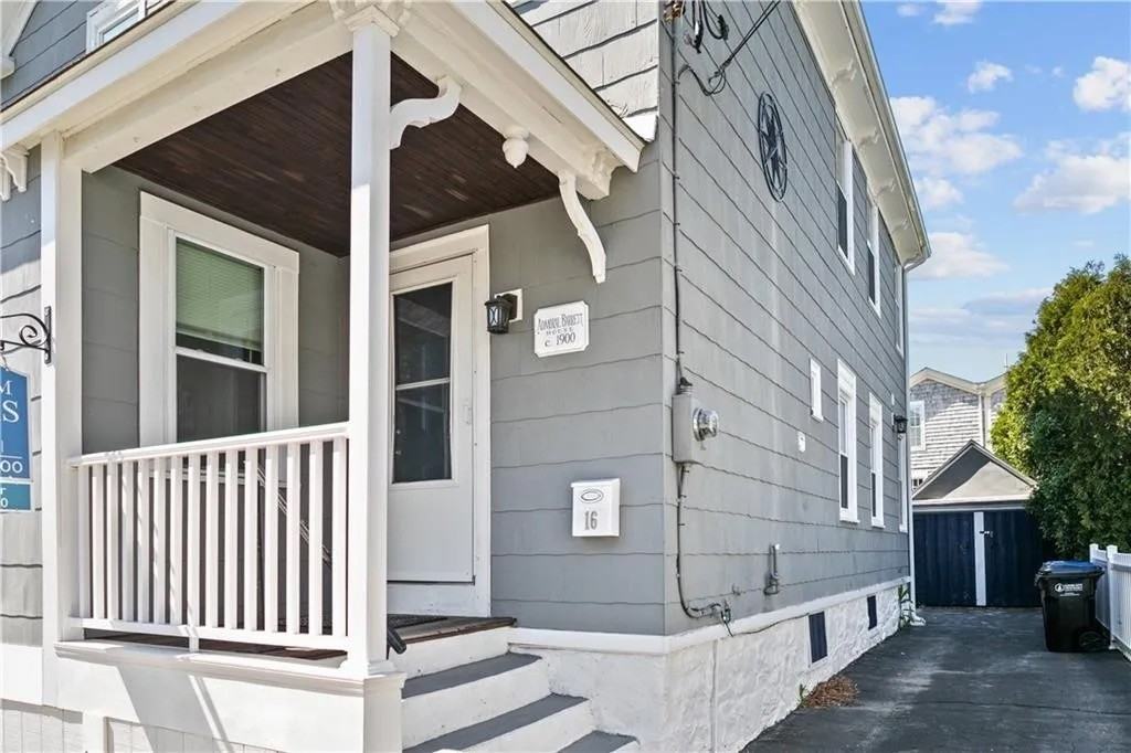 16 Dean Ave - Photo 3 of 11