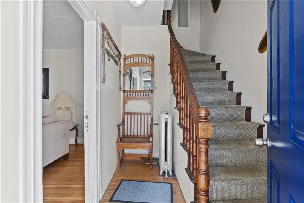16 Dean Ave - Photo 4 of 11