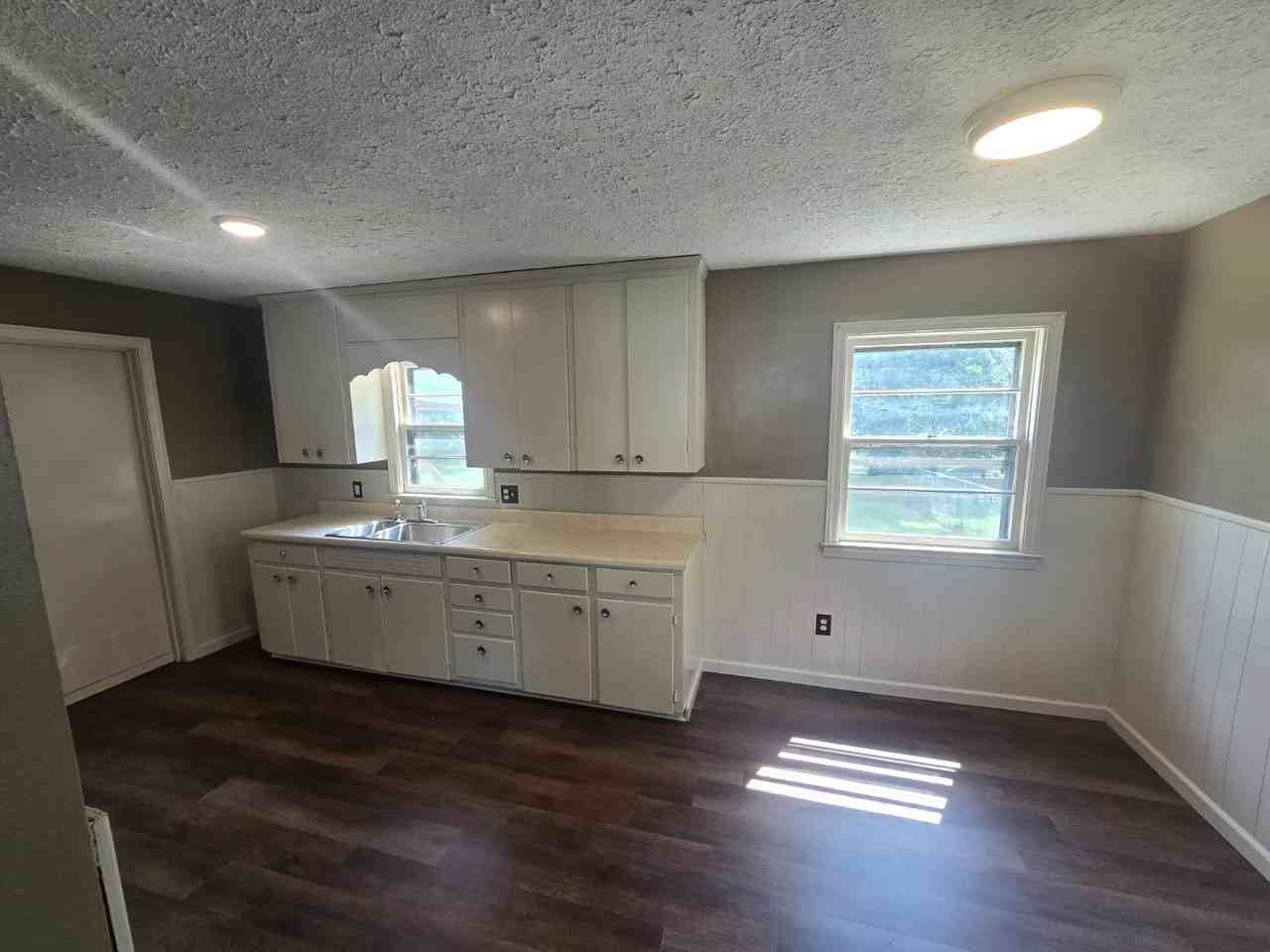 148 Corwin Ave - Photo 3 of 14