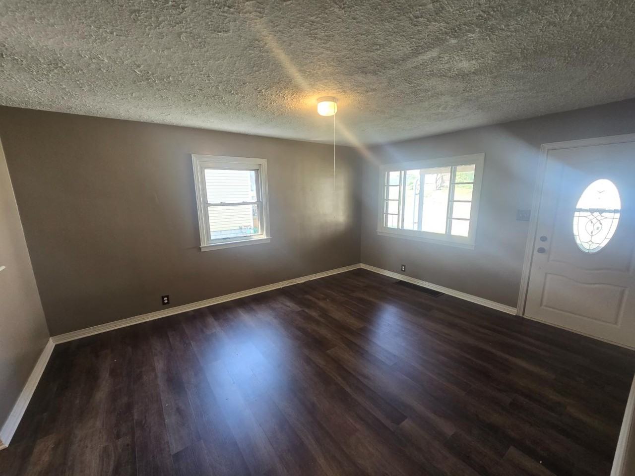 148 Corwin Ave - Photo 5 of 14
