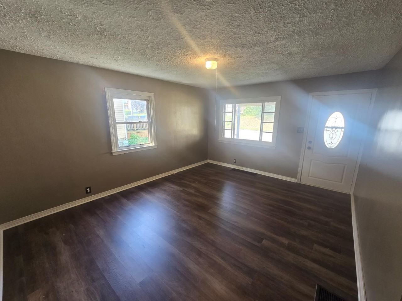 148 Corwin Ave - Photo 6 of 14