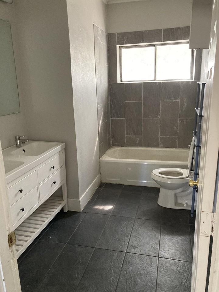 812 Sw 4th Ave #1 - Photo 4 of 14