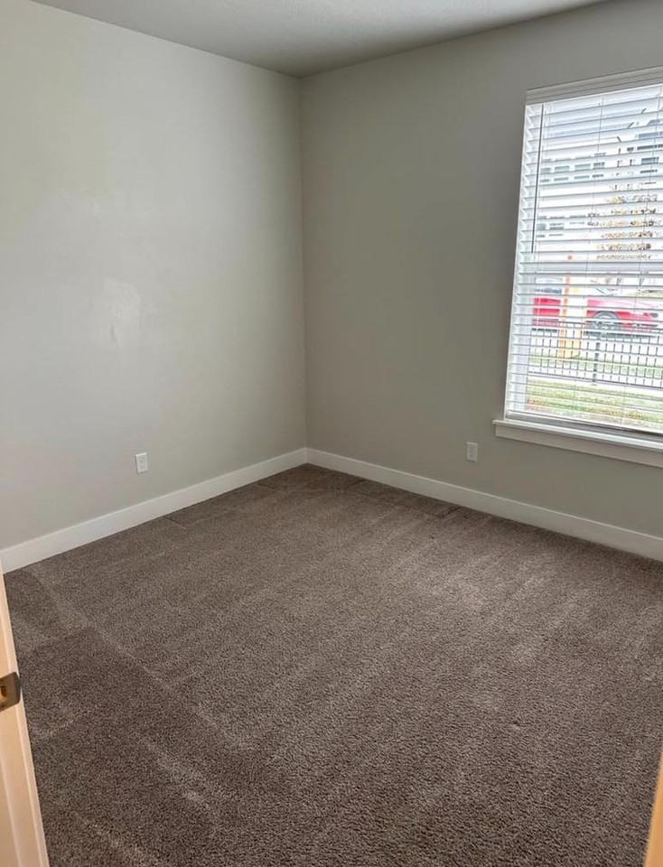 3896 W 1850 N - Photo 7 of 11
