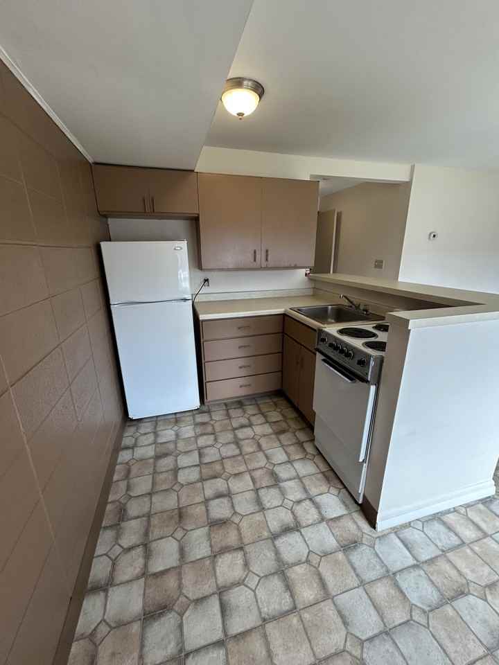 1014 W Bluff St #1 - Photo 2 of 5