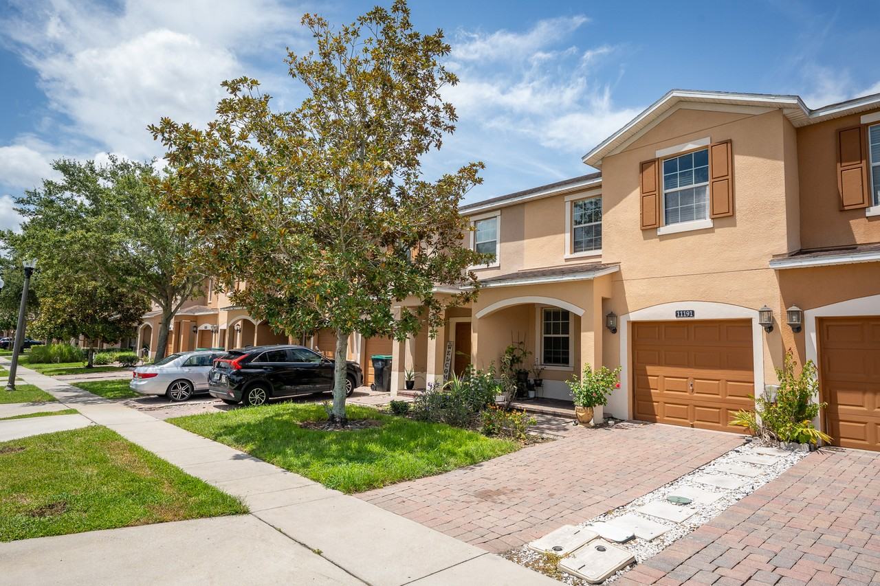 11191 Savannah Landing Cir #1 - Photo 2 of 33