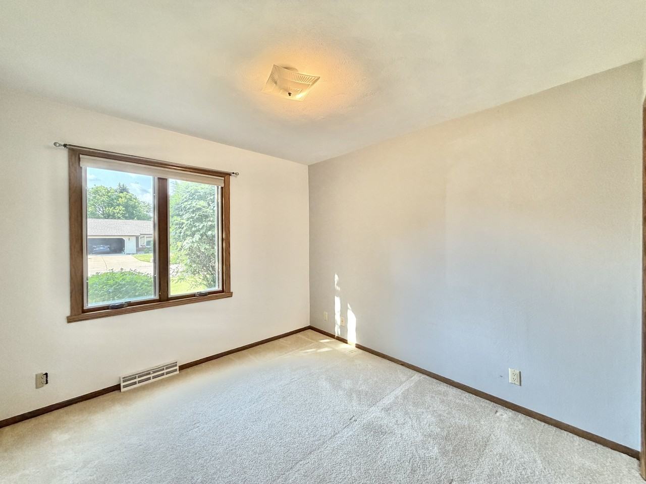 4012 Oldwyck Dr #1 - Photo 6 of 20