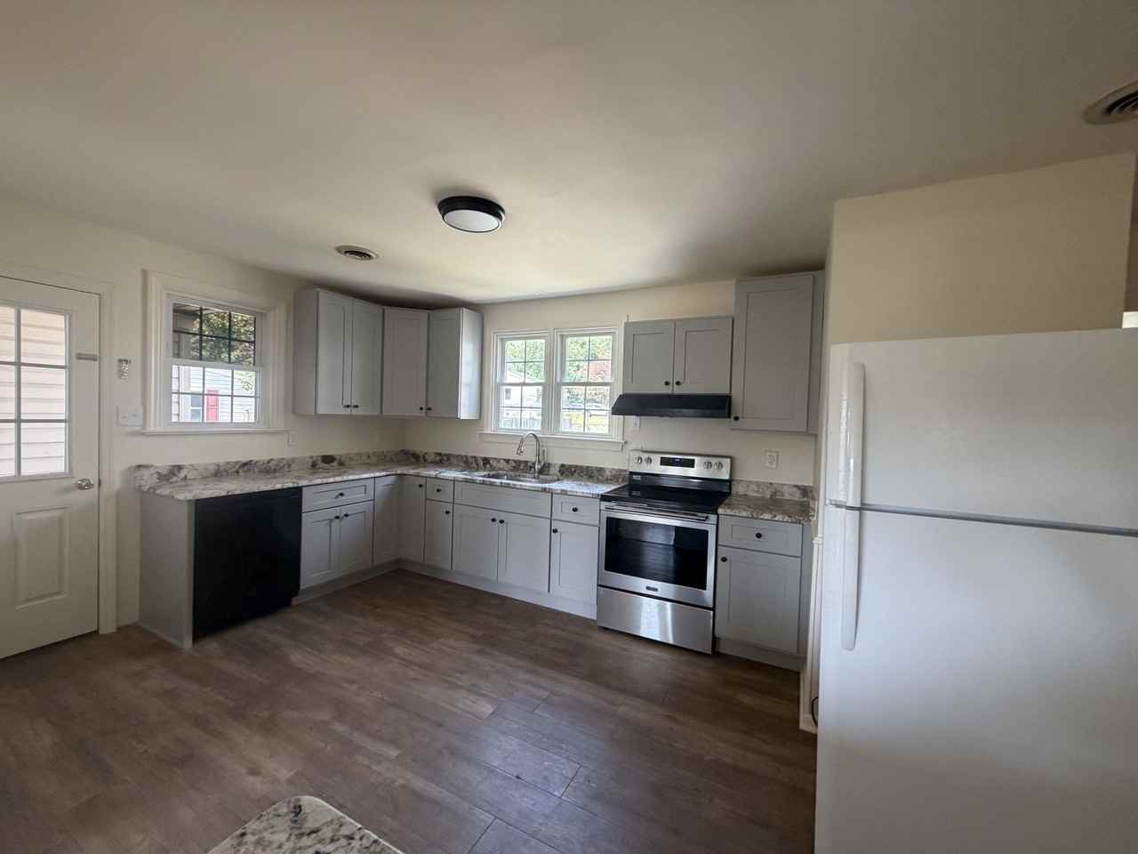 488 W 4th St #1 - Photo 2 of 11