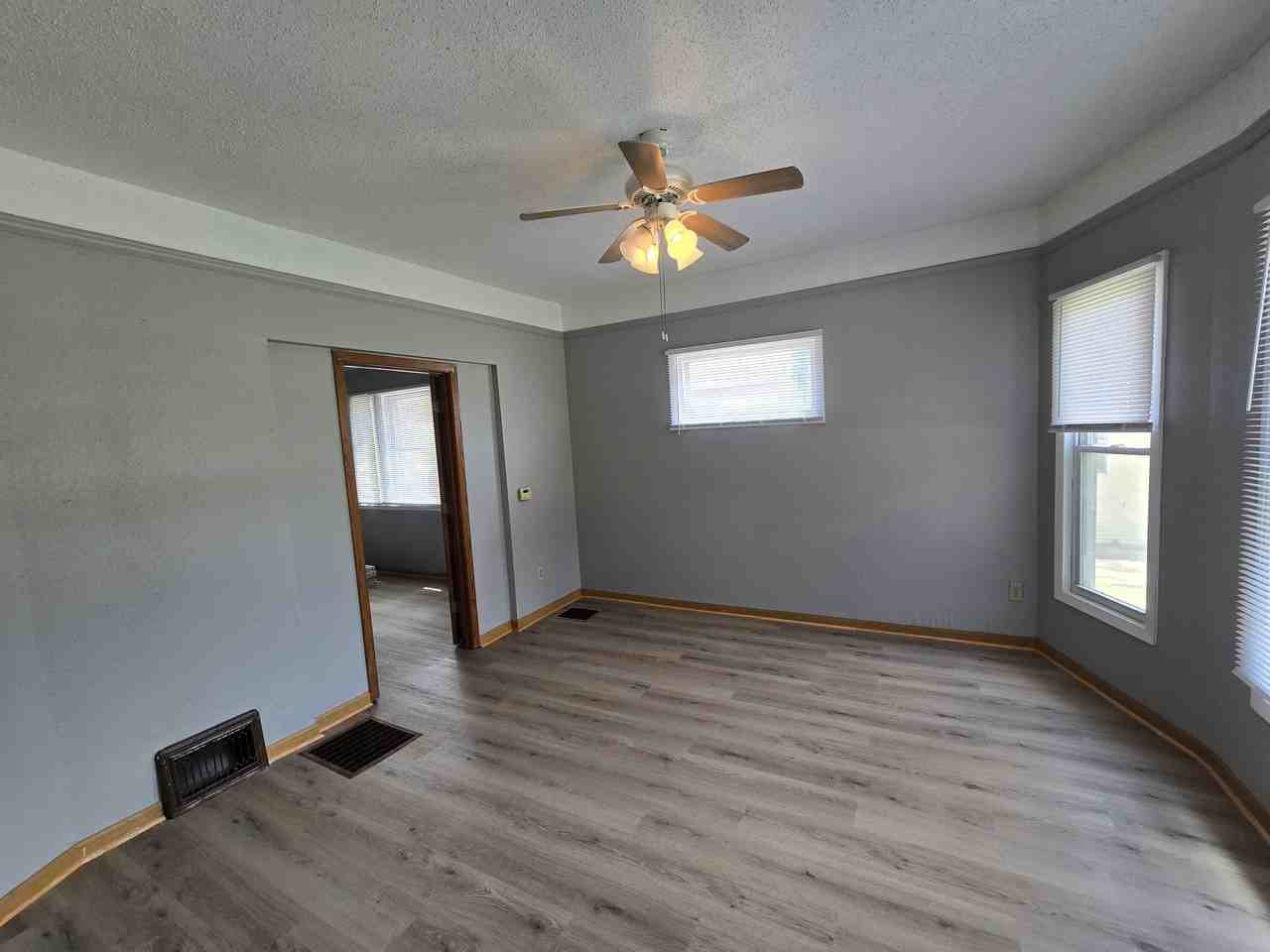 519 Baltimore St #1 - Photo 4 of 26