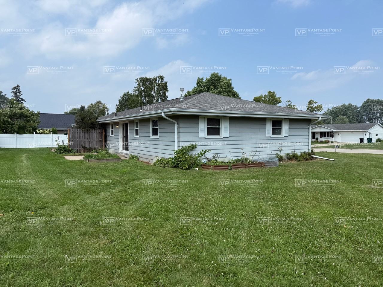827 Glenpark Dr #827 - Photo 2 of 18
