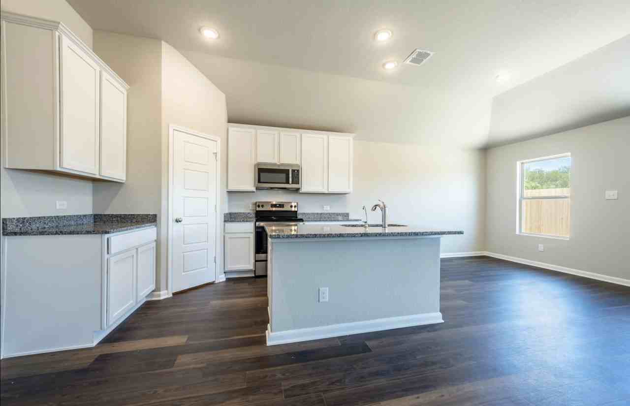 7106 Emerald Vly #1 - Photo 2 of 17