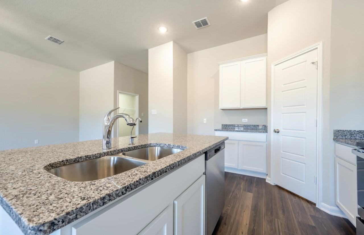 7106 Emerald Vly #1 - Photo 5 of 17